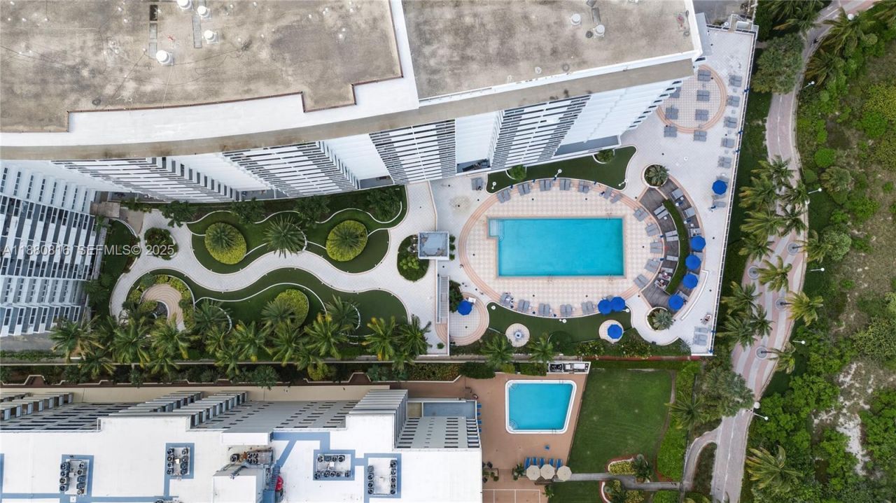 100 Lincoln Rd, Unit 323, Miami Beach, FL 33139 Photo