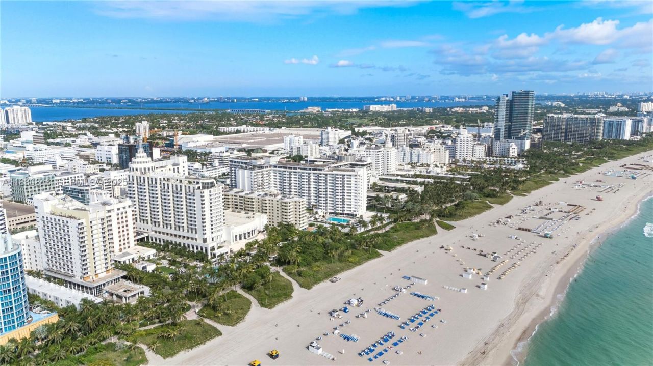 100 Lincoln Rd, Unit 323, Miami Beach, FL 33139 Photo