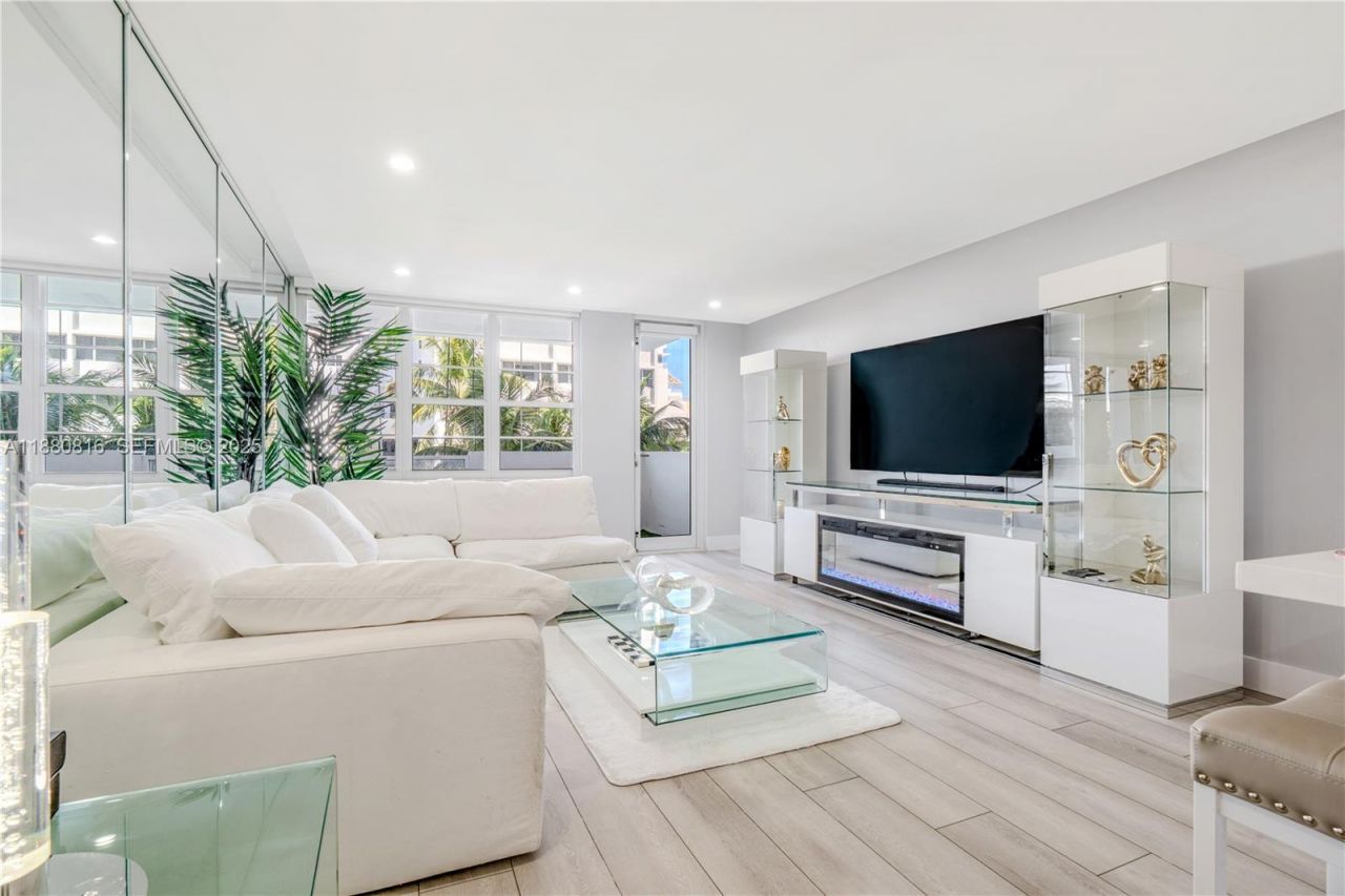 100 Lincoln Rd, Unit 323, Miami Beach, FL 33139 Photo