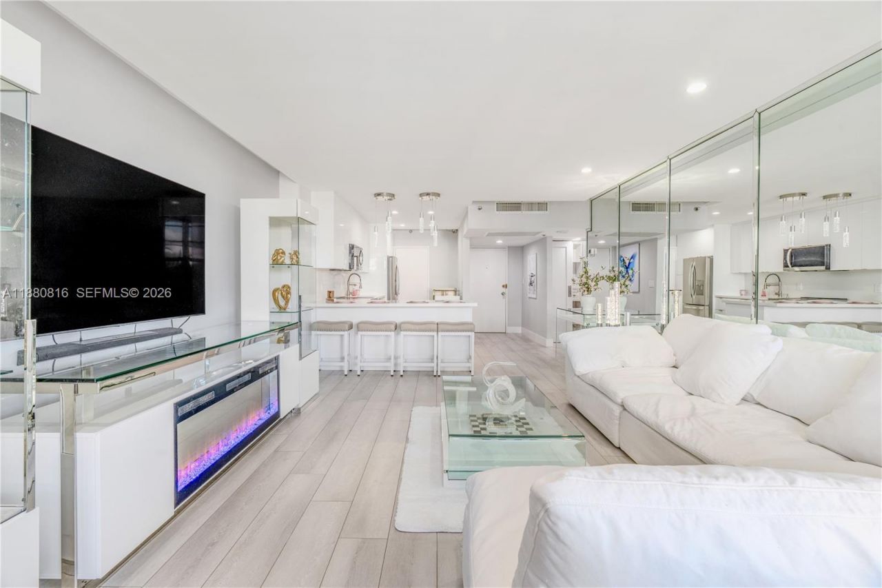 100 Lincoln Rd, Unit 323, Miami Beach, FL 33139 Photo