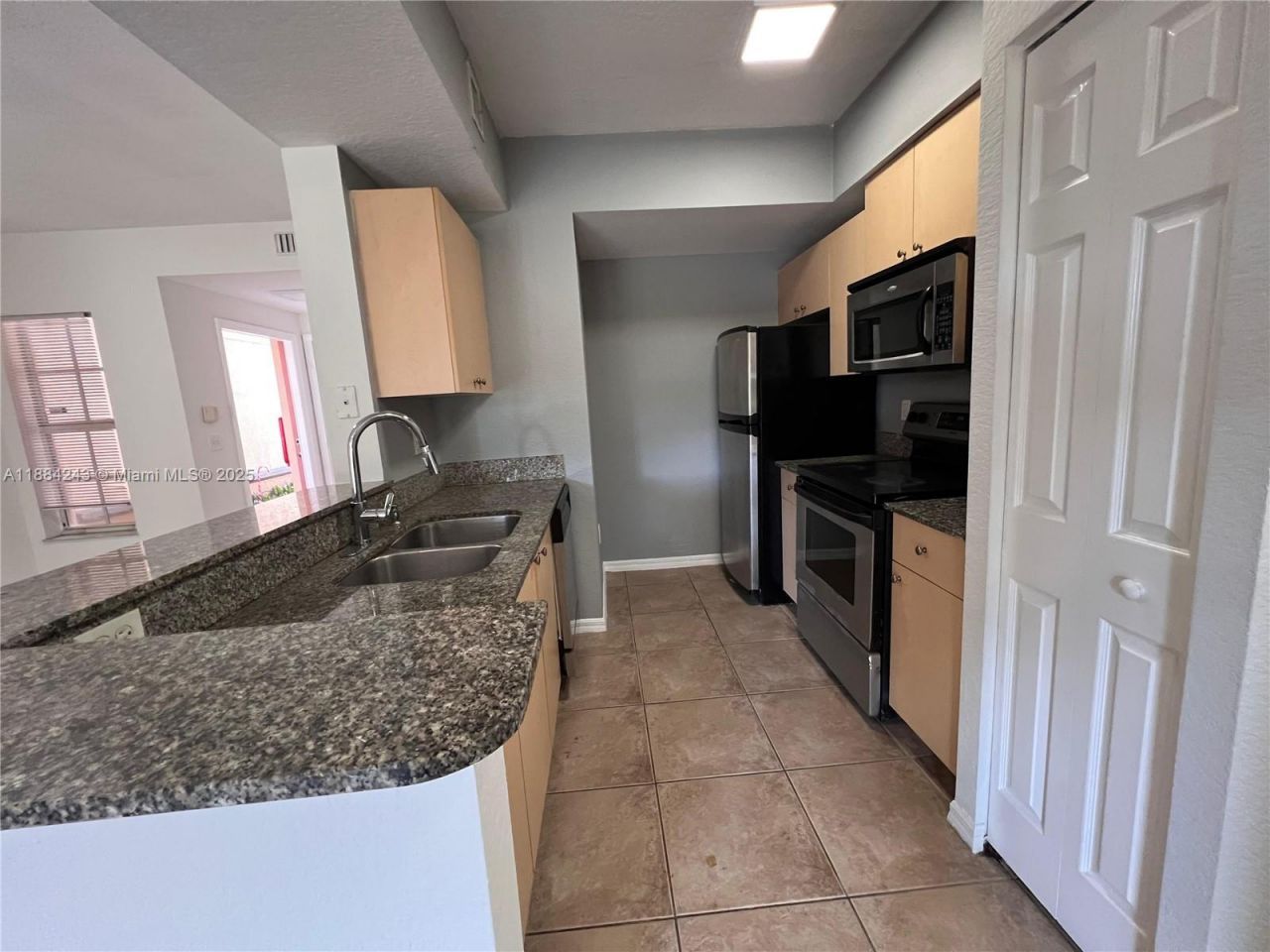 2400 Centergate Dr, Unit 102, Miramar, FL 33025 Photo