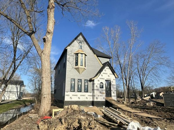 2020 Watkins Lake Road, Waterford, MI 48328