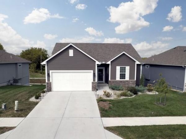 4013 NW Sol Drive, Blue Springs, MO 64014