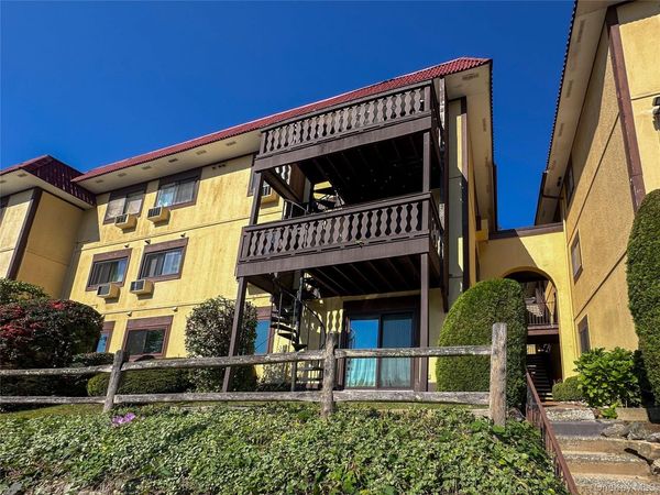 18 Granada Crescent, Unit 1, White Plains, NY 10603