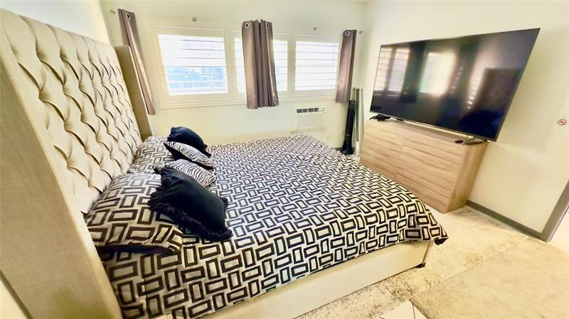 9 N Birch Road, Unit 403, Fort Lauderdale, FL 33304 Photo