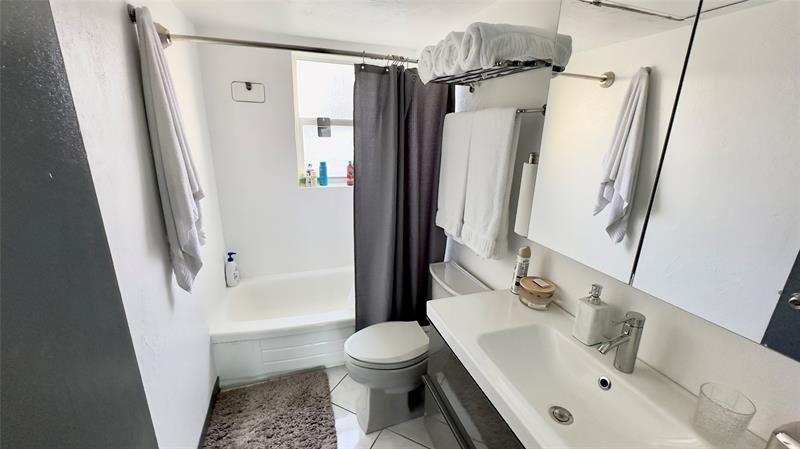 9 N Birch Road, Unit 403, Fort Lauderdale, FL 33304 Photo