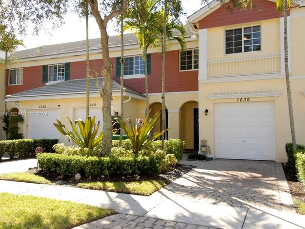 7636 Foxcroft Ln, Davie, FL 33328