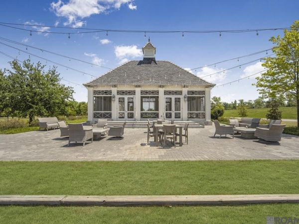 100 Pointe-marie Dr, Baton Rouge, LA 70820