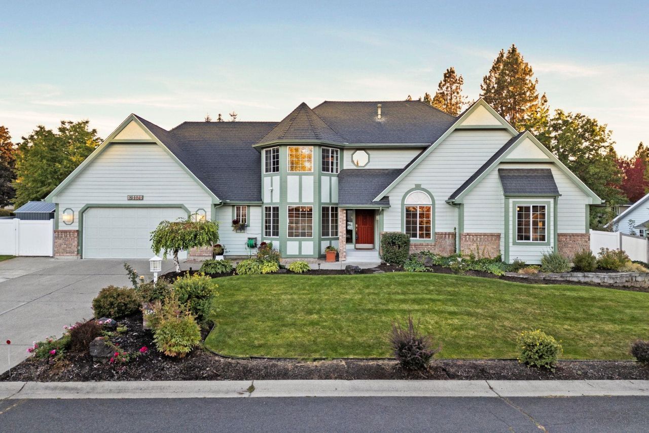 1124 E Brierwood Dr, Spokane, WA 99218 Main Photo