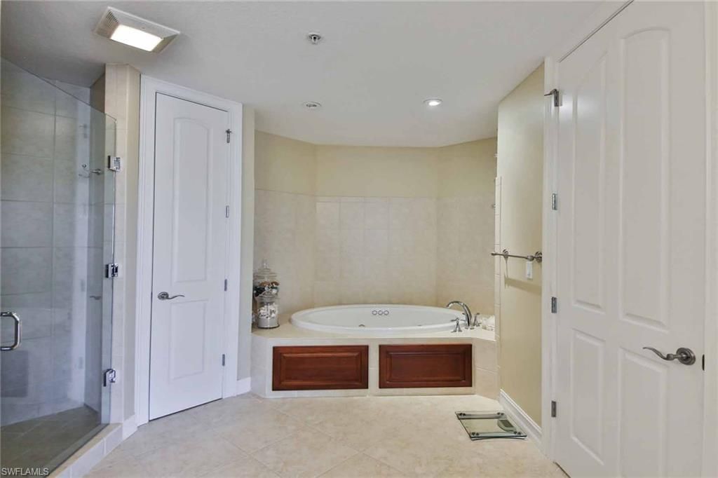 600 5th Ave S, Unit A-212, Naples, FL 34102 Photo