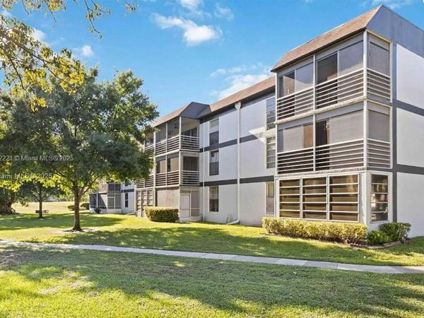 8350 Sands Point Blvd, Unit E201, Tamarac, FL 33321