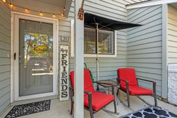 31 Shadow Moss Pl. photo 4