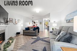 31 Shadow Moss Pl. photo 4