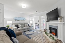 31 Shadow Moss Pl. photo 4