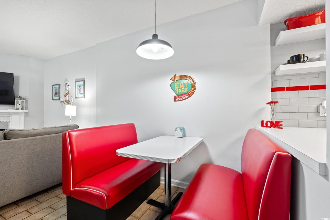 31 Shadow Moss Pl. Photo 9