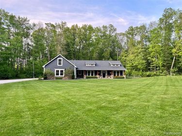 2400 N Hacker Road, Howell, MI 48855