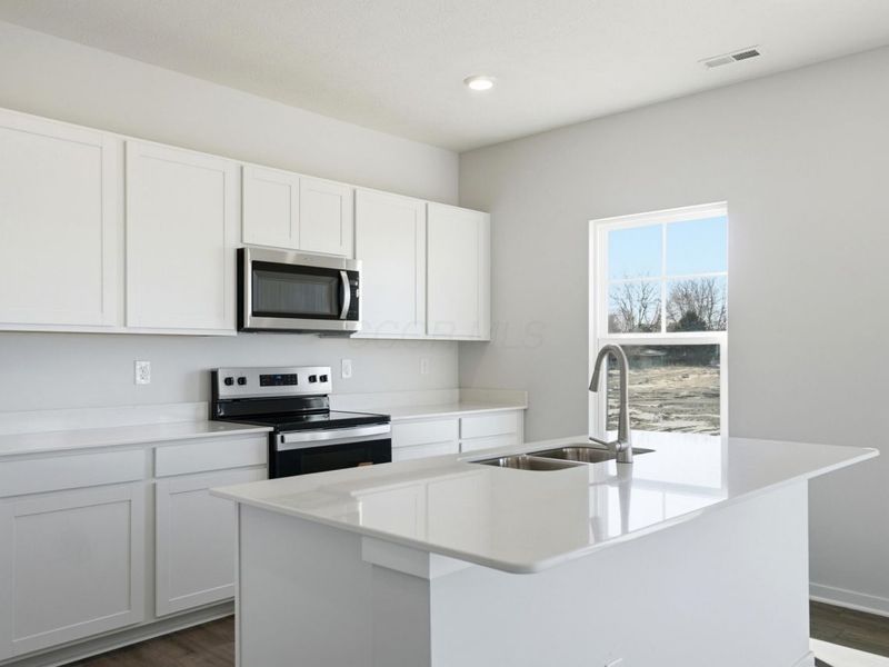 1099 Hartford Lane, London, OH 43140 Photo 12