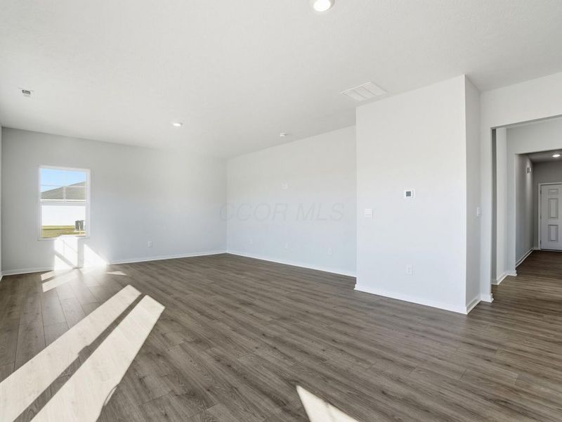 1099 Hartford Lane, London, OH 43140 Photo 8