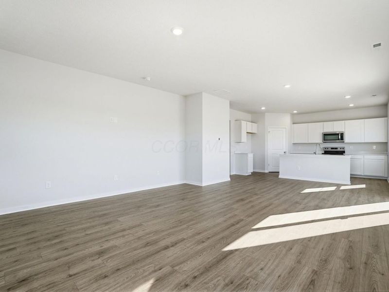 1099 Hartford Lane, London, OH 43140 Photo 9