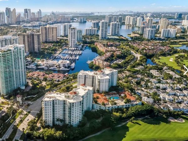 20000 E Country Club Dr, Unit PH01, Aventura, FL 33180