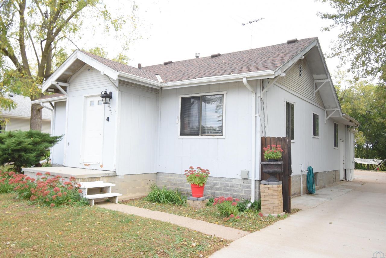 3000 S Lakeport, Sioux City, IA 51106 Main Photo