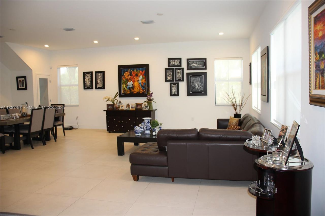 8904 SW 69th Ter, Miami, FL 33173 Photo