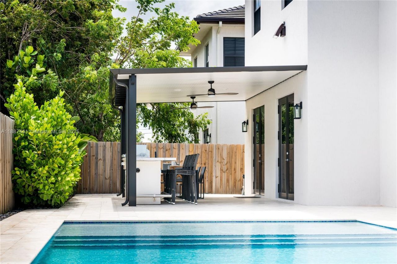 8904 SW 69th Ter, Miami, FL 33173 Photo