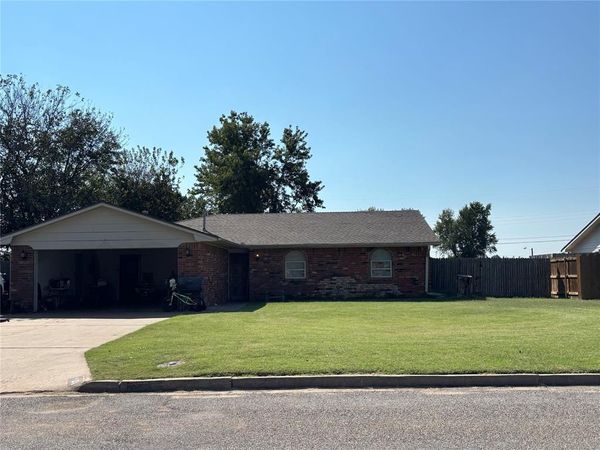 524 Skyview Drive, Watonga, OK 73772