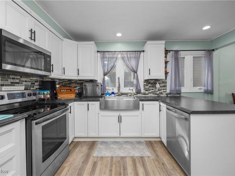 4272 Brockley Avenue, Sheffield Lake, OH 44054 Photo 12