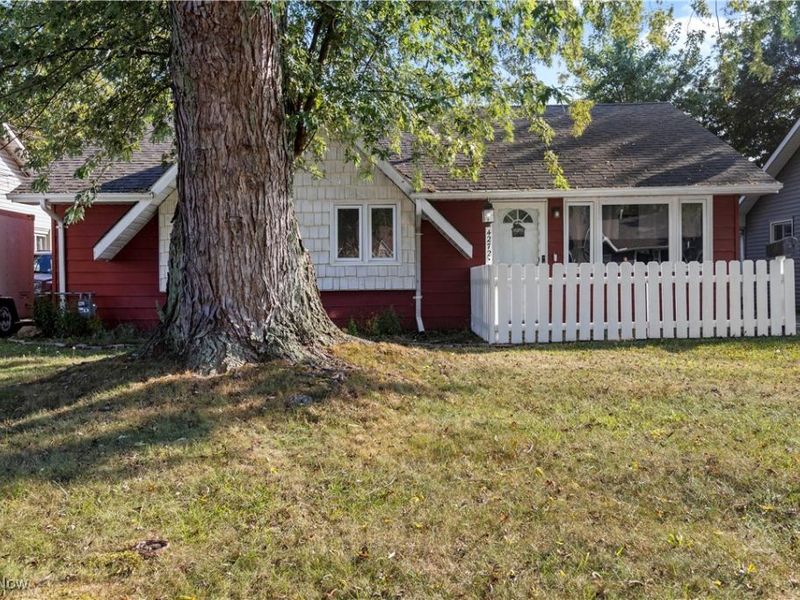 4272 Brockley Avenue, Sheffield Lake, OH 44054 Photo 2