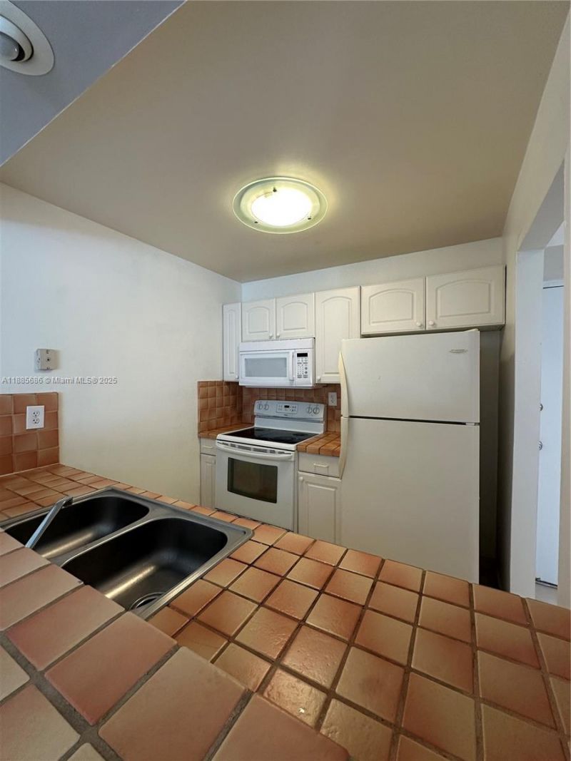 5505 NW 7th St, Unit W219, Miami, FL 33126 Photo