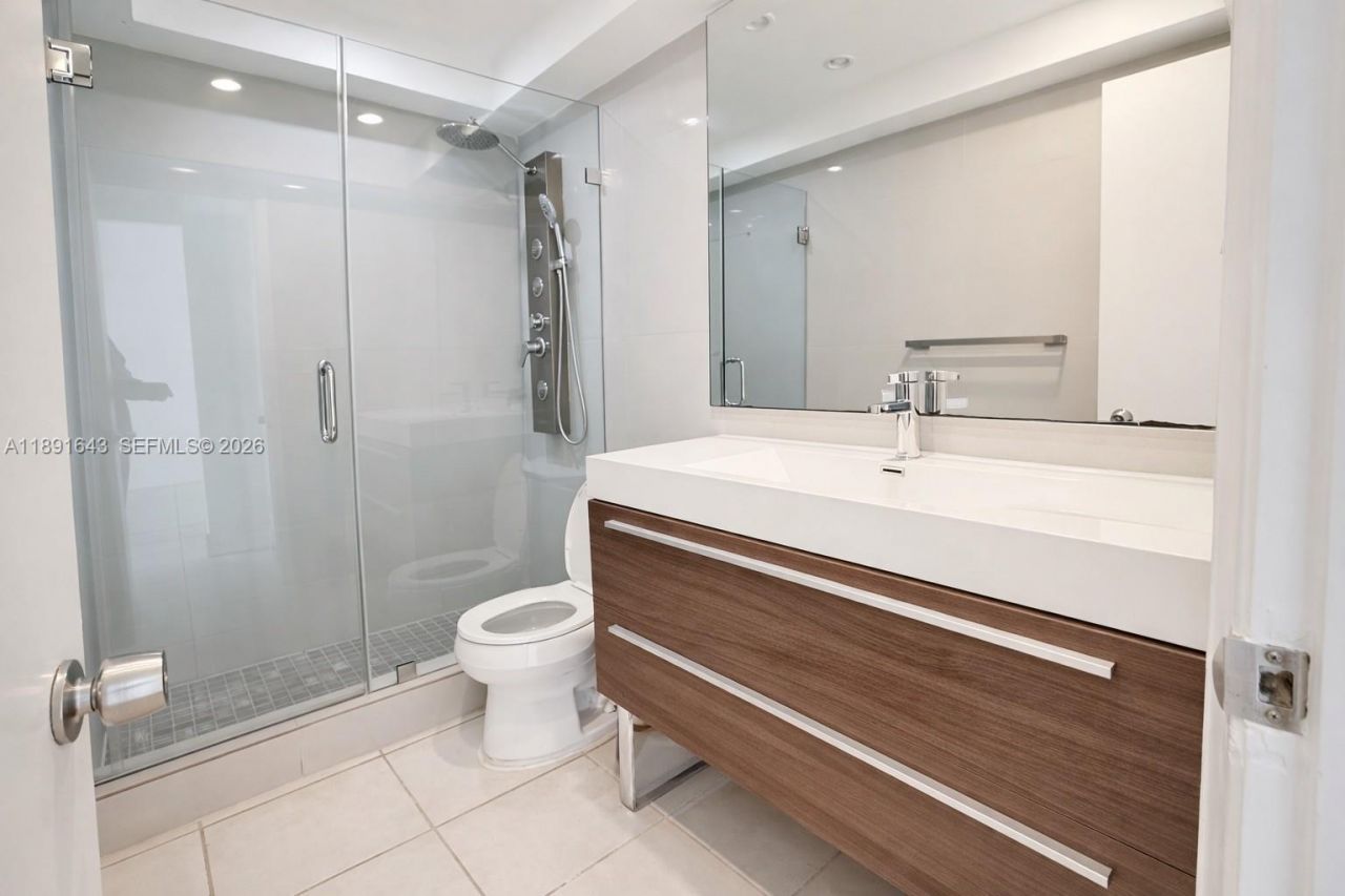 5005 Collins Ave, Unit 823, Miami Beach, FL 33140 Photo