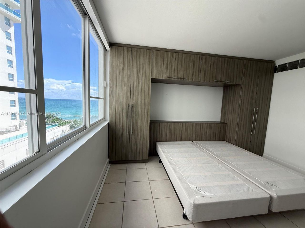 5005 Collins Ave, Unit 823, Miami Beach, FL 33140 Photo