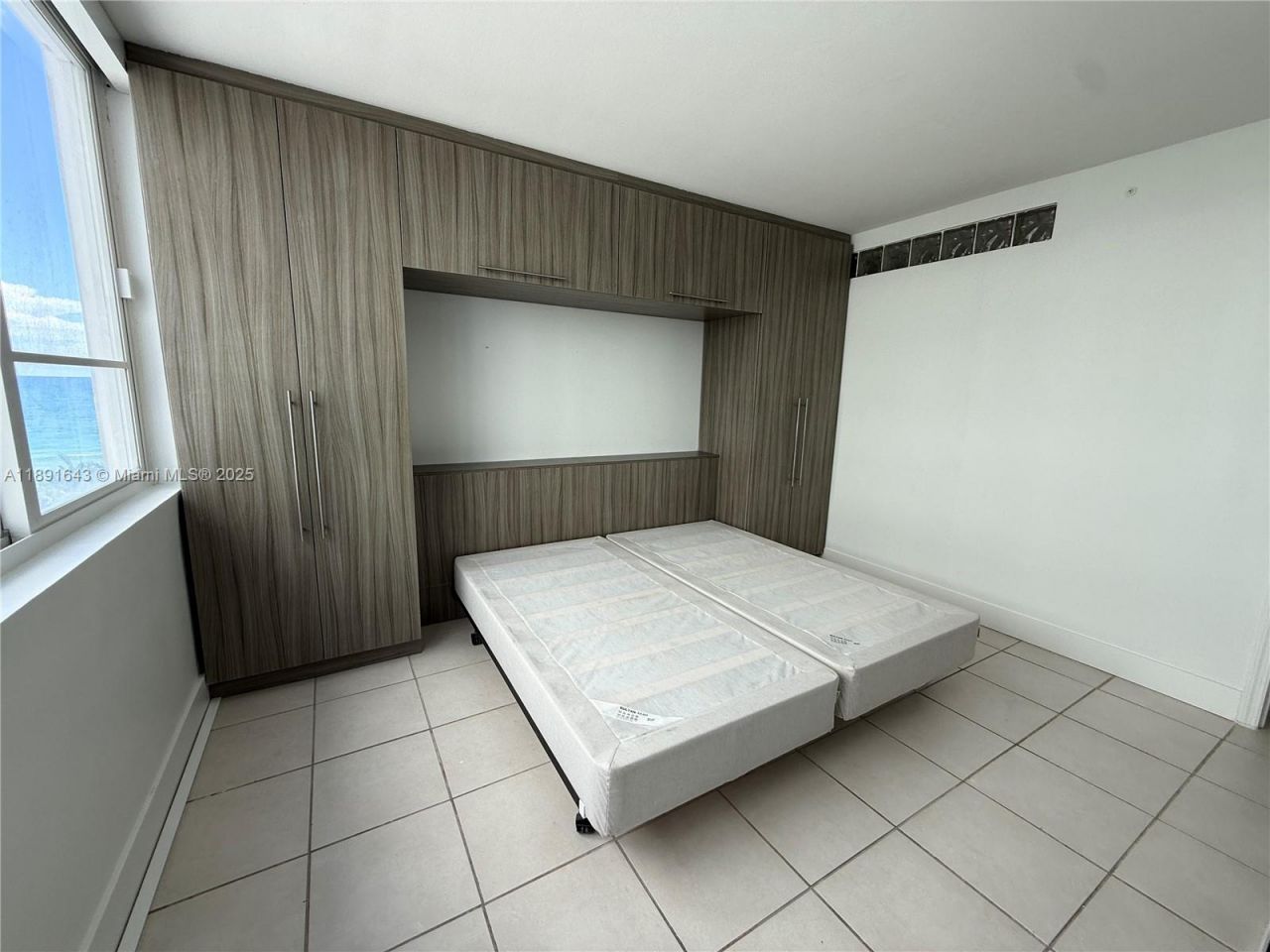 5005 Collins Ave, Unit 823, Miami Beach, FL 33140 Photo