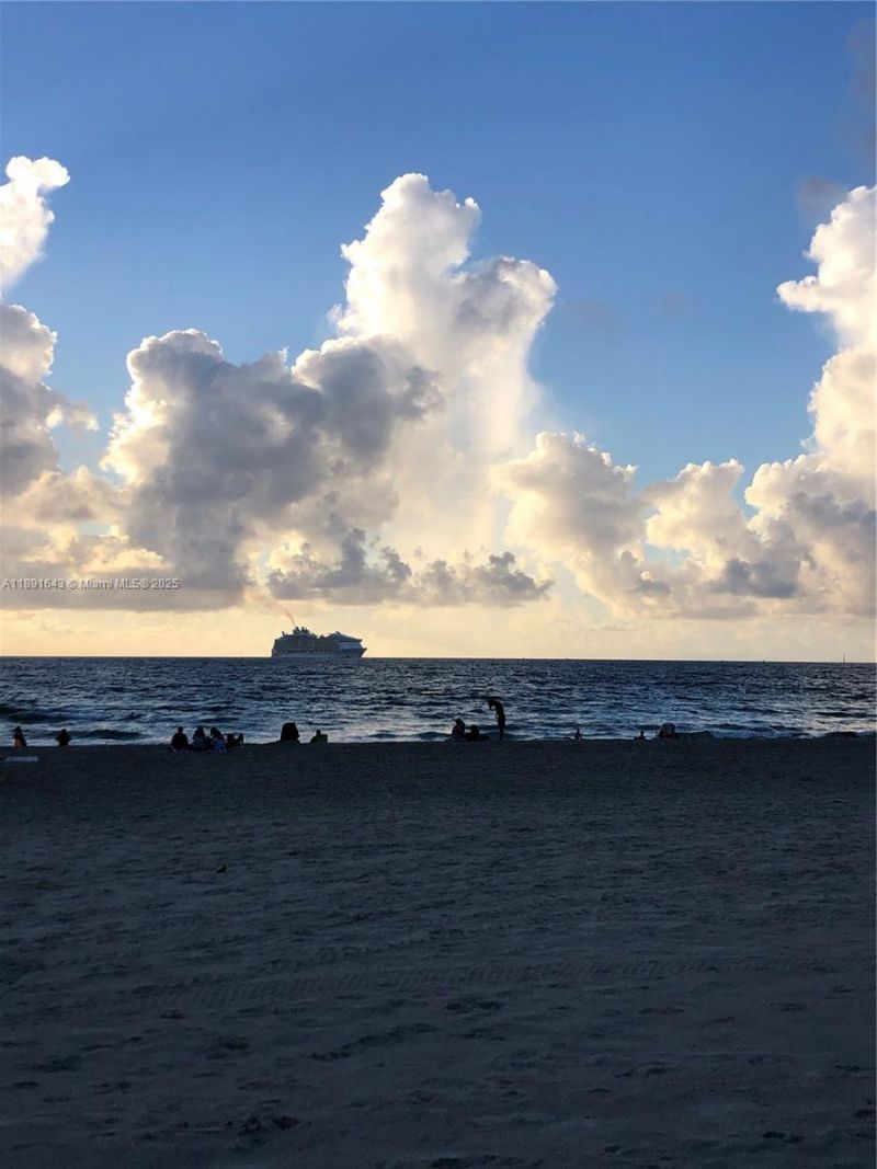 5005 Collins Ave, Unit 823, Miami Beach, FL 33140 Photo