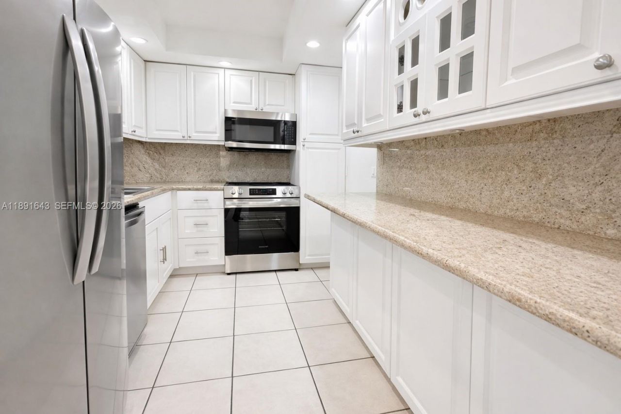 5005 Collins Ave, Unit 823, Miami Beach, FL 33140 Photo