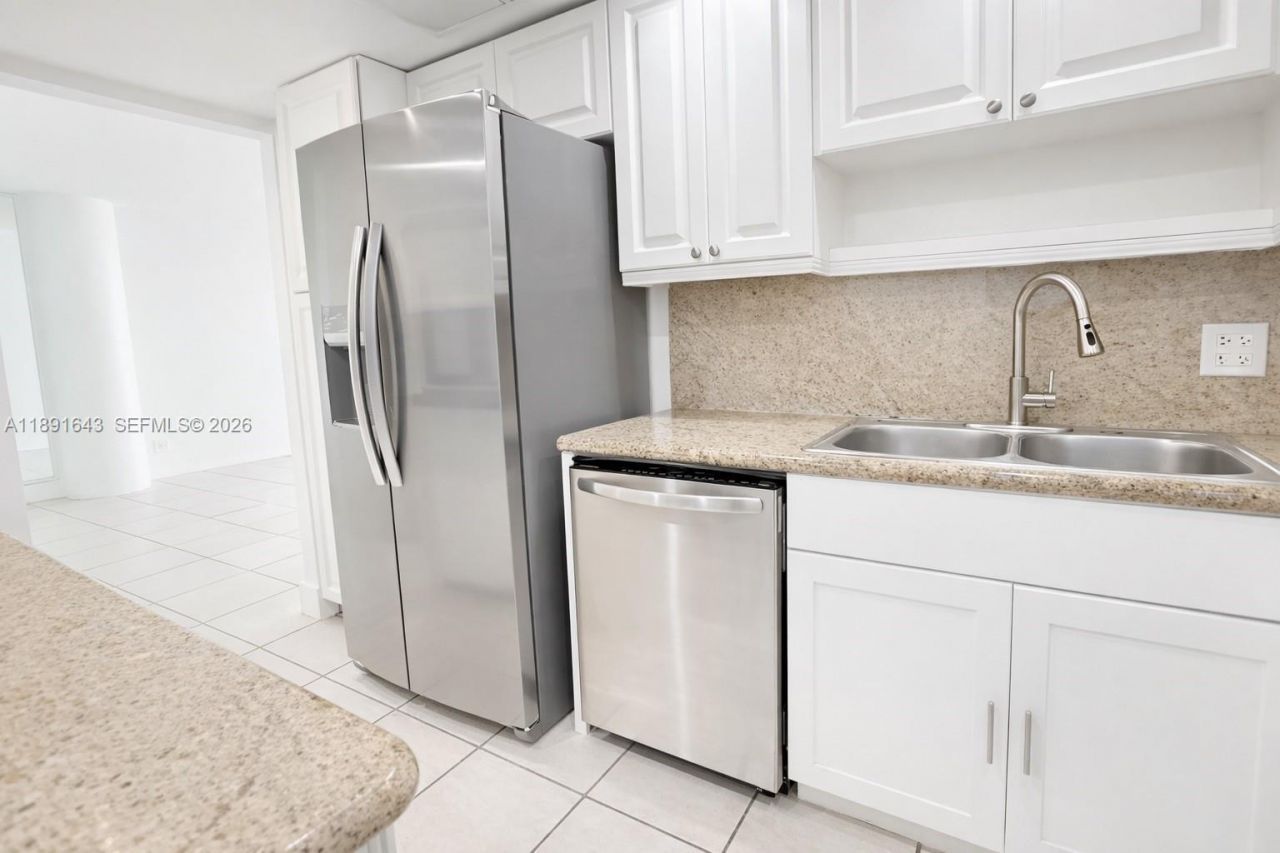 5005 Collins Ave, Unit 823, Miami Beach, FL 33140 Photo