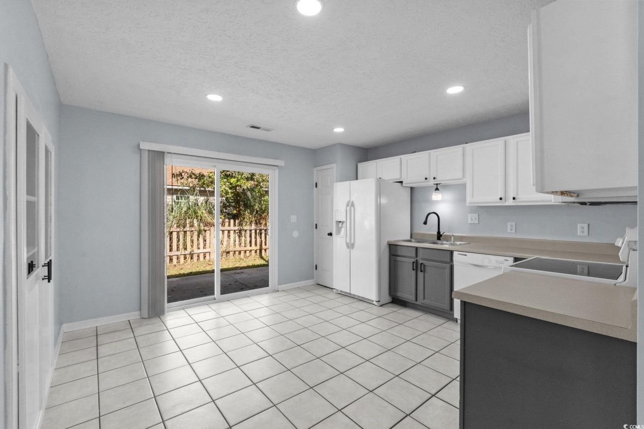 8065 Resin Rd. Photo 8