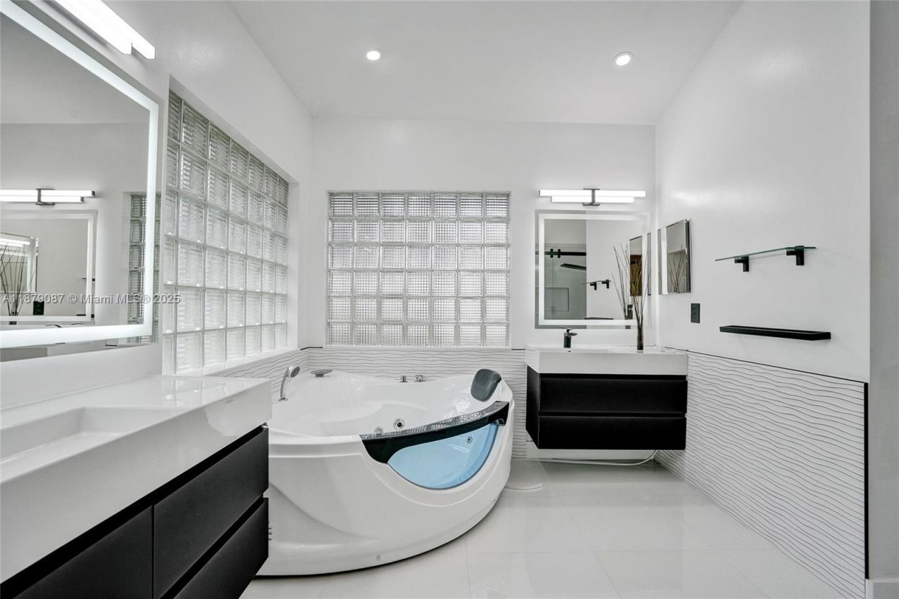 1321 SW 102nd Ave, Pembroke Pines, FL 33025 Photo