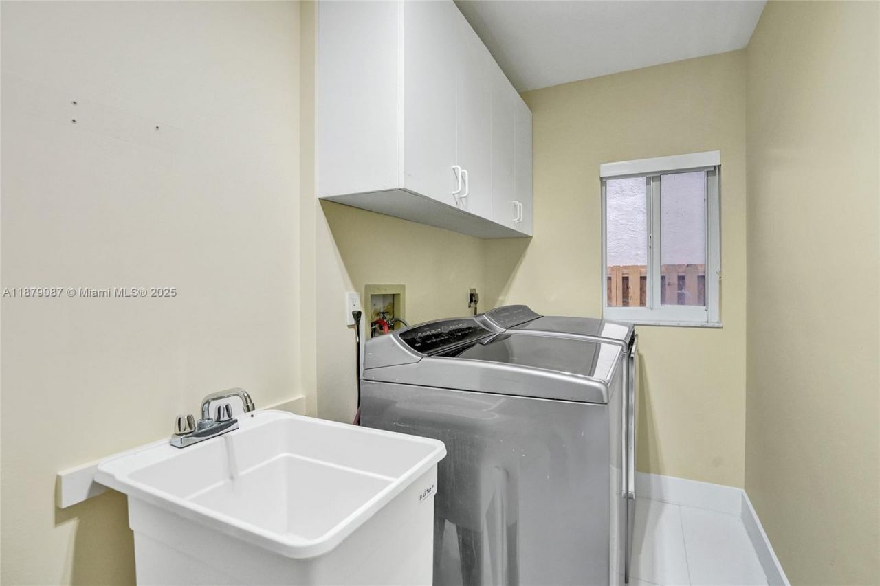 1321 SW 102nd Ave, Pembroke Pines, FL 33025 Photo