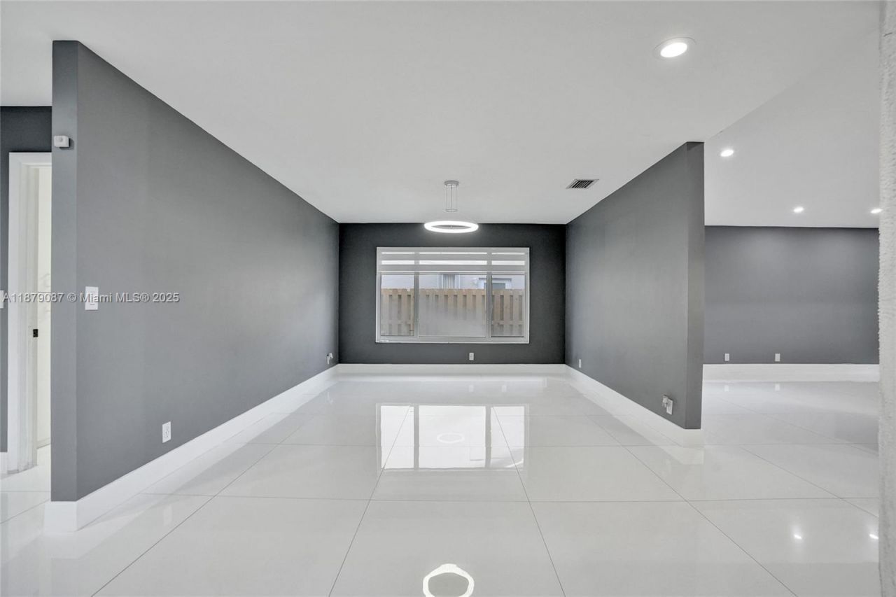 1321 SW 102nd Ave, Pembroke Pines, FL 33025 Photo