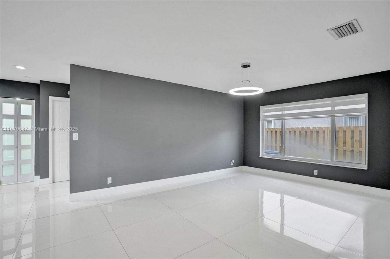 1321 SW 102nd Ave, Pembroke Pines, FL 33025 Photo