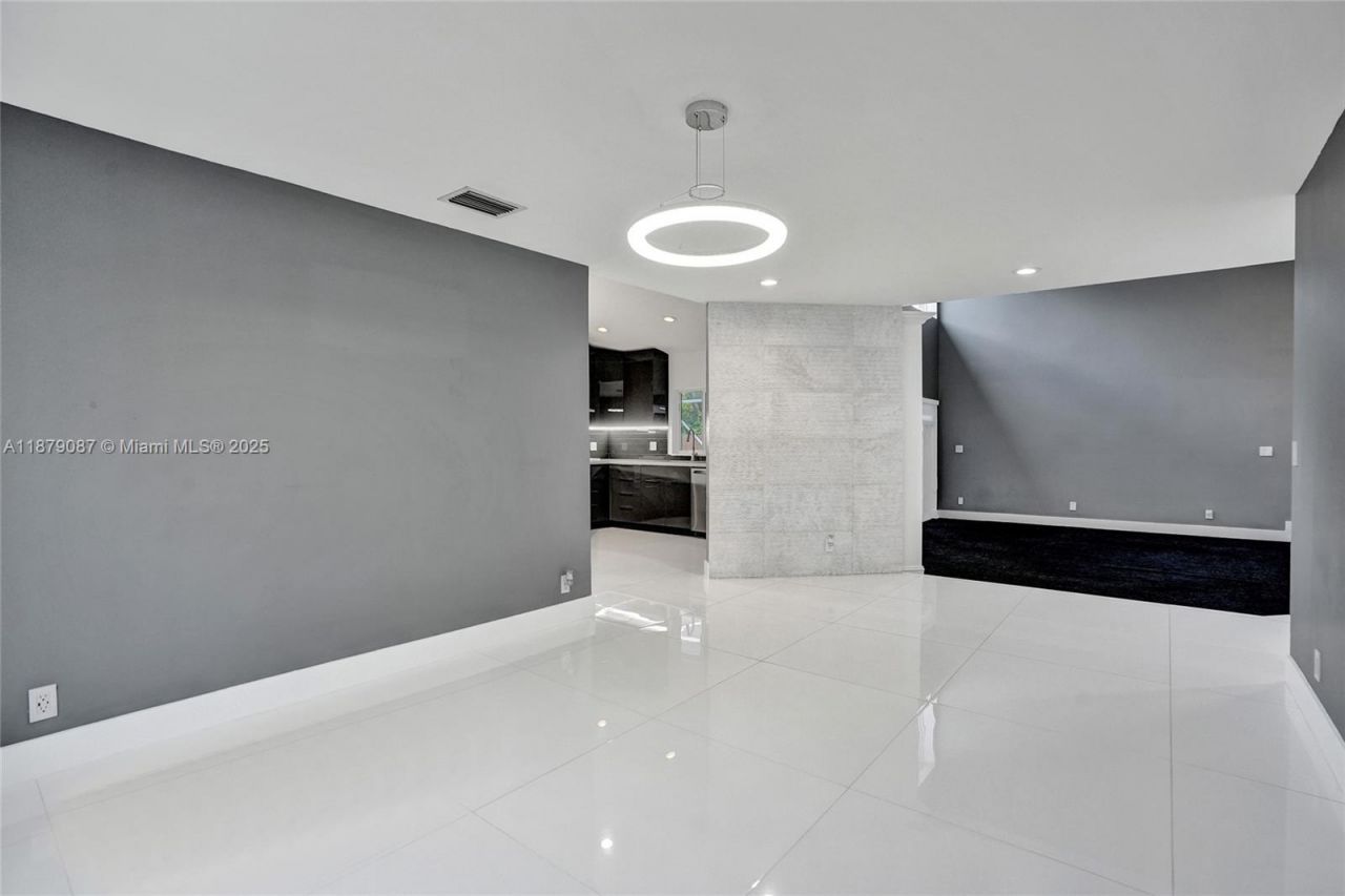 1321 SW 102nd Ave, Pembroke Pines, FL 33025 Photo