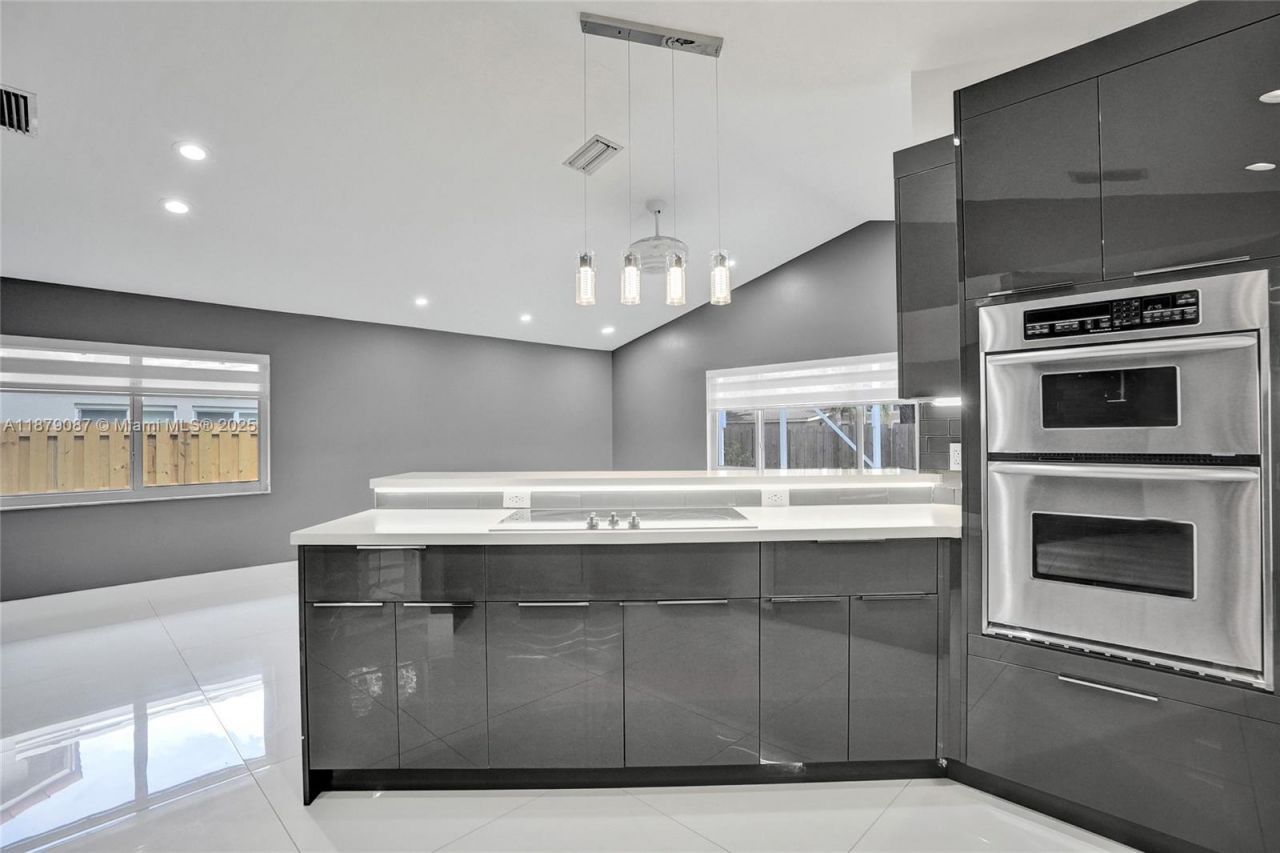 1321 SW 102nd Ave, Pembroke Pines, FL 33025 Photo