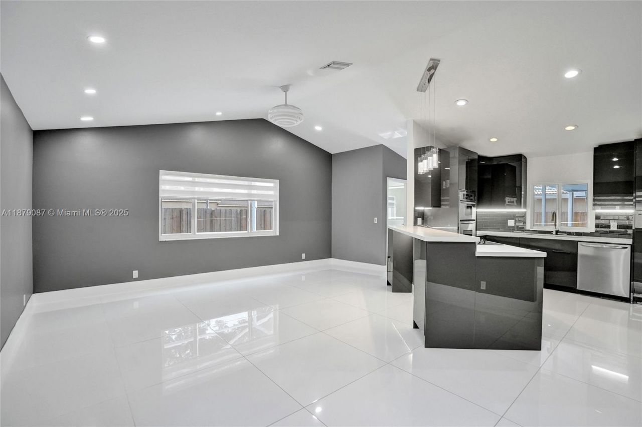 1321 SW 102nd Ave, Pembroke Pines, FL 33025 Photo