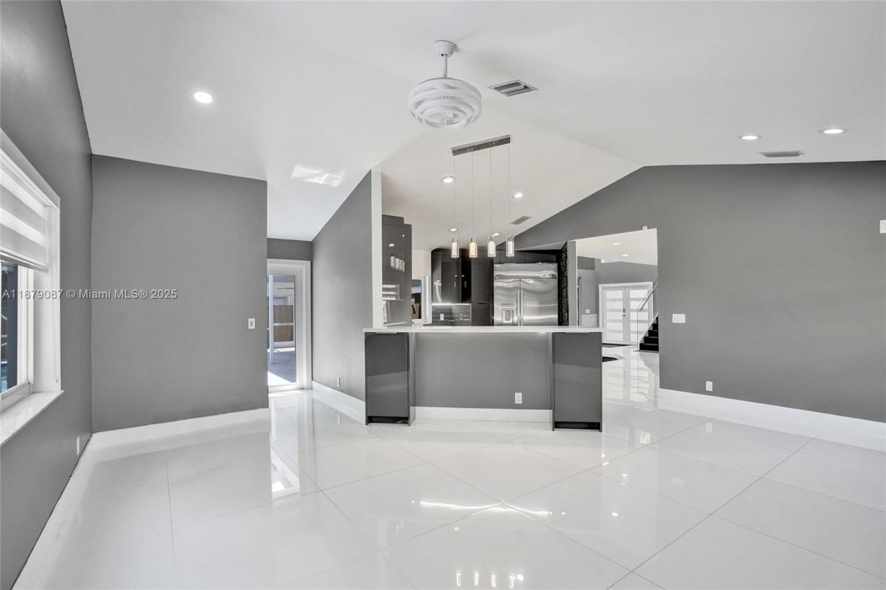 1321 SW 102nd Ave, Pembroke Pines, FL 33025 Photo