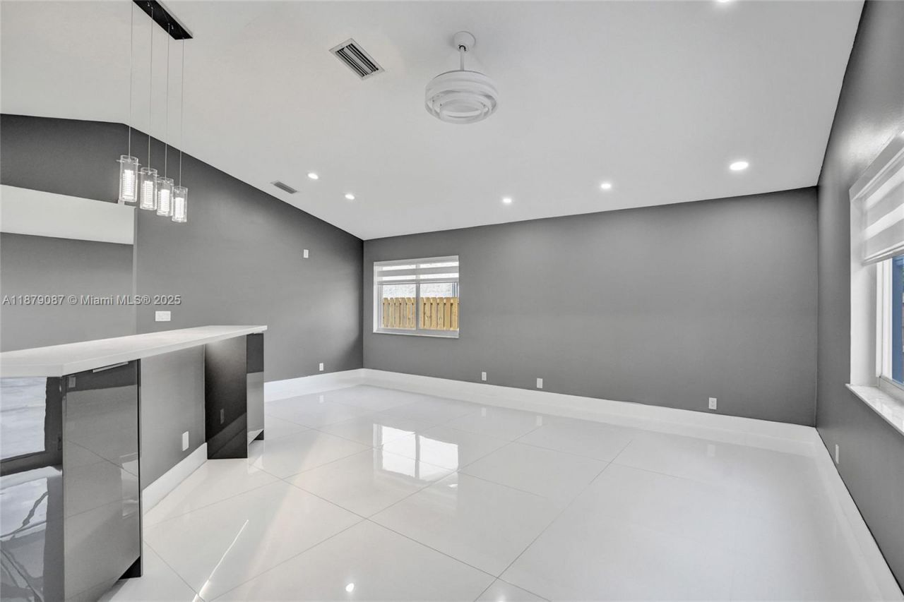 1321 SW 102nd Ave, Pembroke Pines, FL 33025 Photo