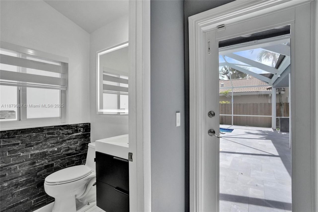 1321 SW 102nd Ave, Pembroke Pines, FL 33025 Photo