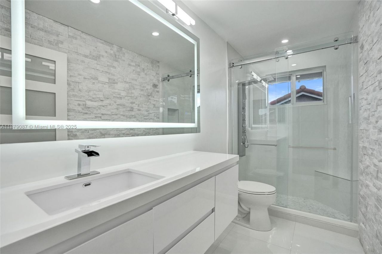 1321 SW 102nd Ave, Pembroke Pines, FL 33025 Photo