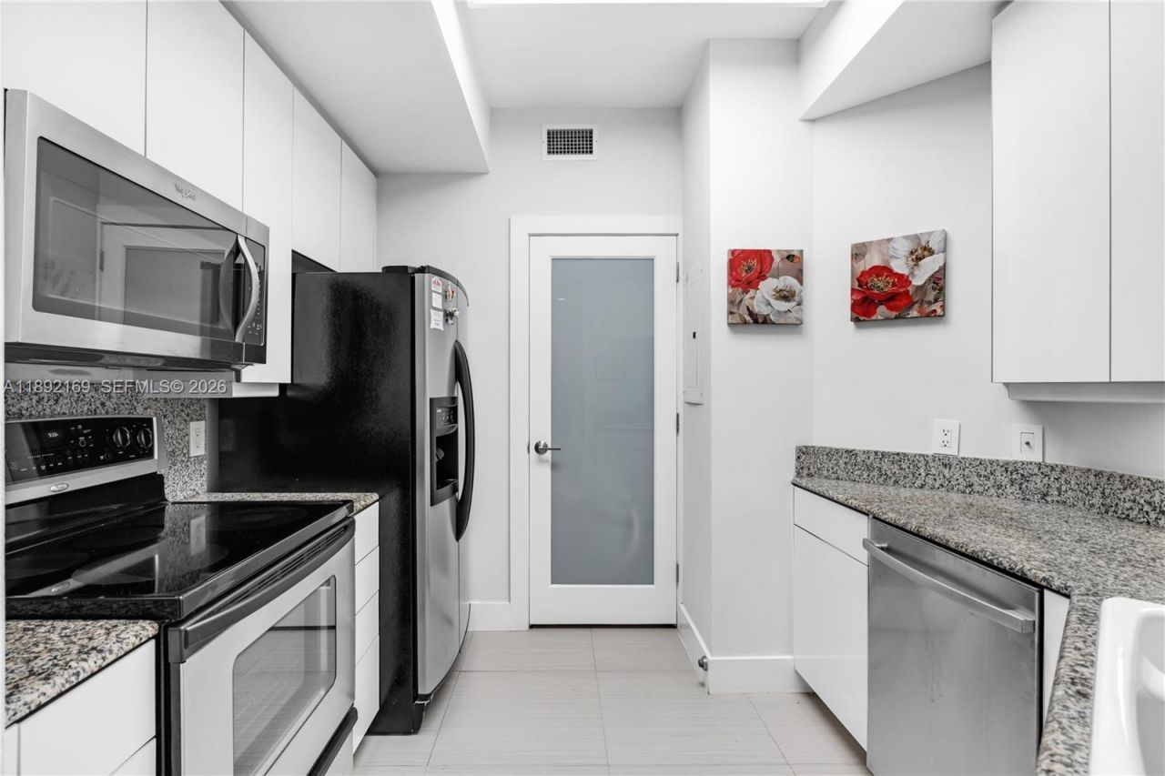 888 Brickell Key Dr, Unit 1002, Miami, FL 33131 Photo